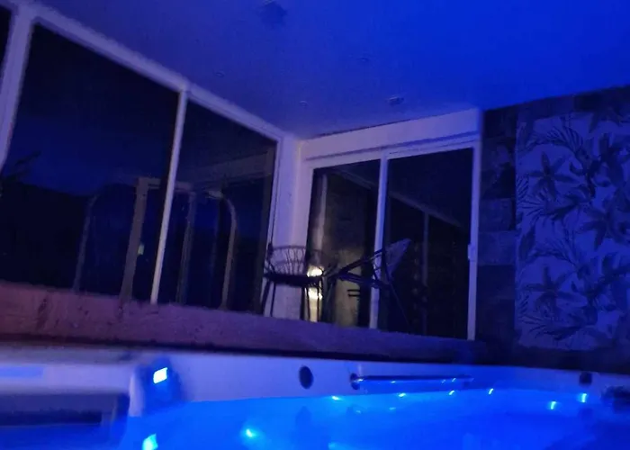 Hébergement de vacances Escapade Romantique à Omer-espace Totalement Privatisé Avec Terrasse Saint-Omer (Pas-de-Calais)